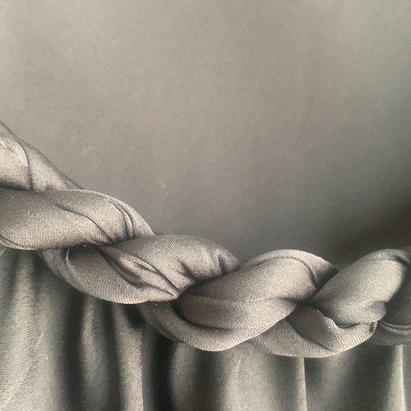 Spense Sleeveless Black Blouse with Braided Detail on Neckline - Picture 4 of 6